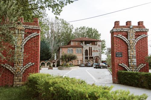 Viesnīcas āriene, Hotel Taverna Devolli in Kuçovë