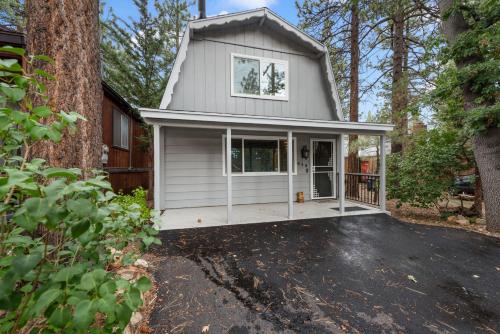 Ever Serene Cabin - Serenity awaits at this cozy home! in Sugarloaf, USA