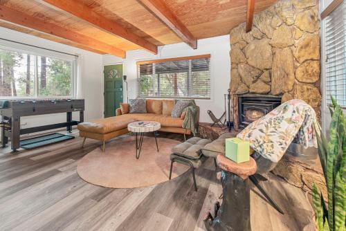 Ever Serene Cabin - Serenity awaits at this cozy home! in Sugarloaf, USA