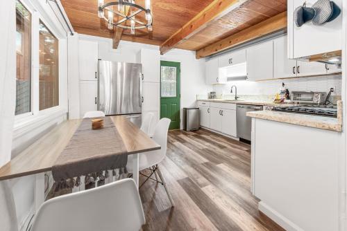 Ever Serene Cabin - Serenity awaits at this cozy home! in Sugarloaf, USA