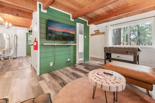 Ever Serene Cabin - Serenity awaits at this cozy home! in Sugarloaf, USA