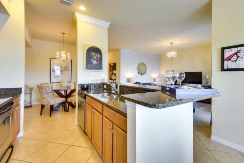 Sunny Bradenton Escape with Pool Access and Lake Views in Bradenton, USA