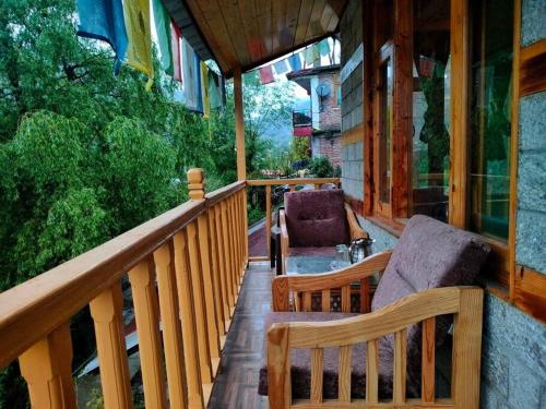 Balcony/terrace, Off The Cuff Cottage in Bahang