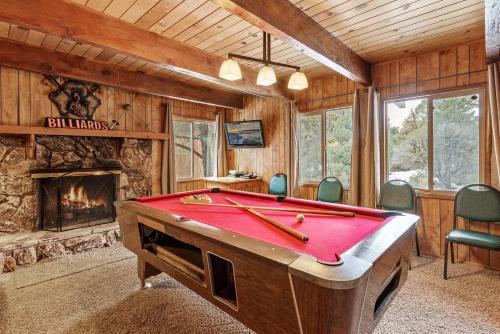 Forest Edge Retreat - Cozy, log cabin with a wood burning fireplace! Pool Table, Foosball and Darts! in Big Bear City, USA