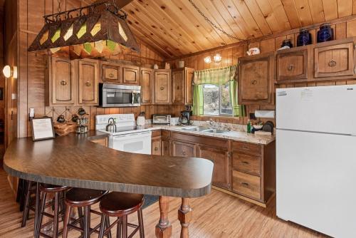 Forest Edge Retreat - Cozy, log cabin with a wood burning fireplace! Pool Table, Foosball and Darts! in Big Bear City, USA