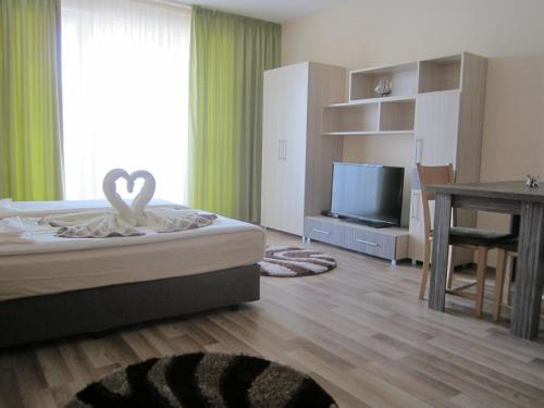 Studio Apartment image 2