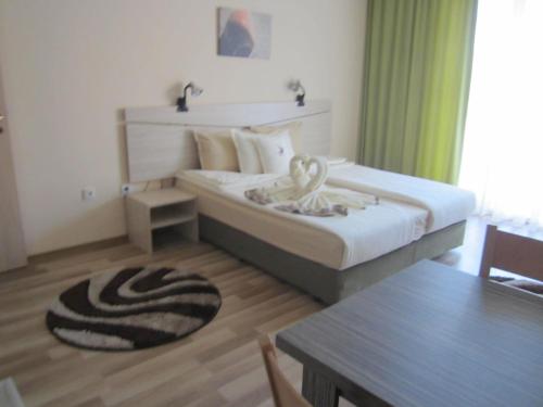 Studio Apartment image 1
