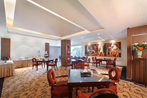 Restaurant, Young Motel in Luzhu District