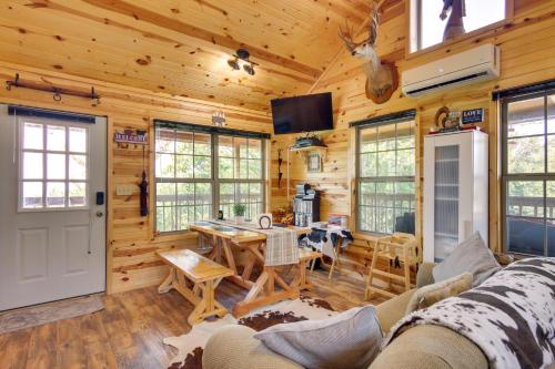 Cozy Lake Sardis Cabin with Stunning View! in Clayton, USA