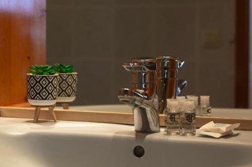 Karavos Sea View Apartments - image 3