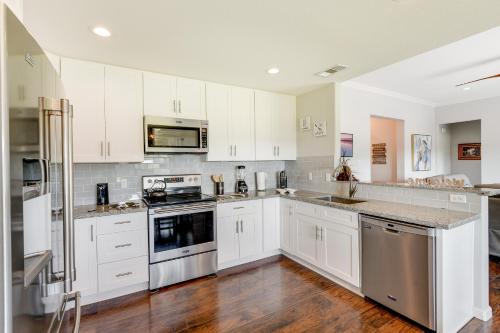 Inviting Granbury Home with Fire Pit 3 Mi to Lake! in Granbury, USA