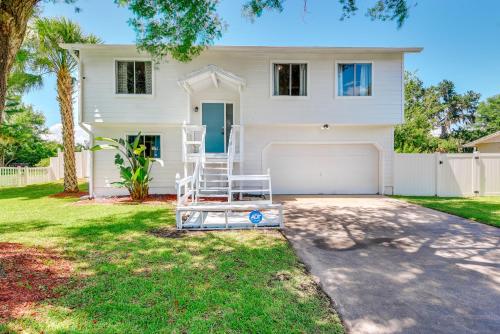 Walk to Marina Home with Pool in Palmetto in Palmetto