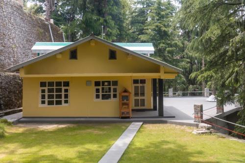 B&B Dalhousie - BluSalzz Villas - The Pine Tree, Dalhousie - Himachal Pradesh - Bed and Breakfast Dalhousie