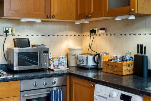 Wimbledon Studio Flat - image 13