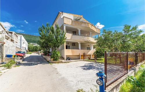 Amazing Apartment In Kastel Stari With Wifi And 2 Bedrooms - Kastel Stari