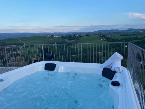 Petra Suites La Morra with Jacuzzi