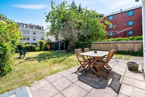 Wimbledon Studio Flat - image 8
