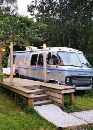 Glamping 1970 American Airstream motorhome - Stithians