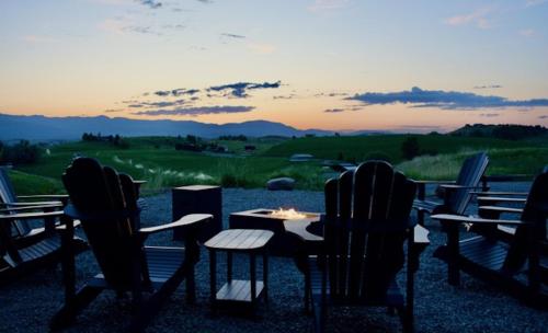 Ridgeline Retreat - beautiful getaway with views