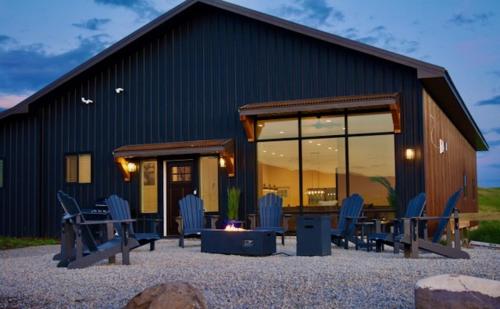 Ridgeline Retreat - beautiful getaway with views