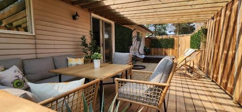 المرافق, Boho Cottage - Hot tub and close to Beach in فورا ايري