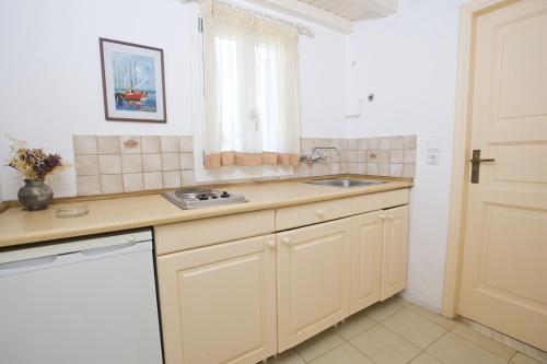 Double Studio with Garden View  image 2