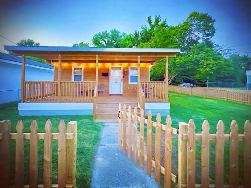 Cottage in Heart of Colonial Beach, 7 Mins Walk to the Beach in Colonial Beach, USA