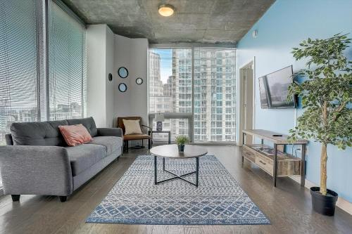 FRONTDESK Skyhouse Apts Uptown Charlotte
