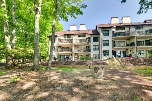 Lakefront Condo Pool Access Less Than 1 Mi to Big Boulder