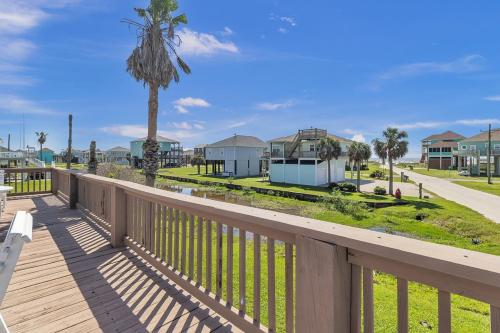Windsical Escape home in Crystal Beach, USA