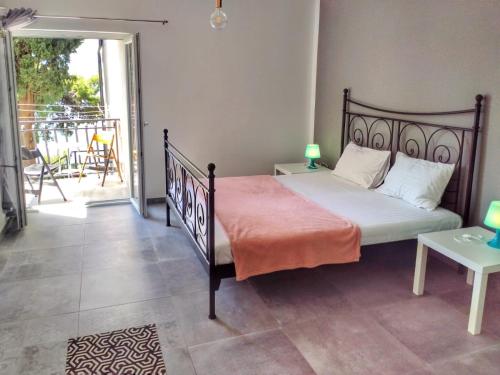 Minimalistic Oasis by the Sea in Stanici