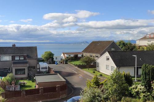 สภาพแวดล้อมโดยรอบ, KINGHORN - Private Room, own entrance, ensuite, sunroom & Views in เพตตีเคอร์