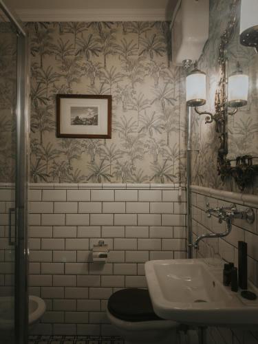 Double Room with Private Bathroom image 7
