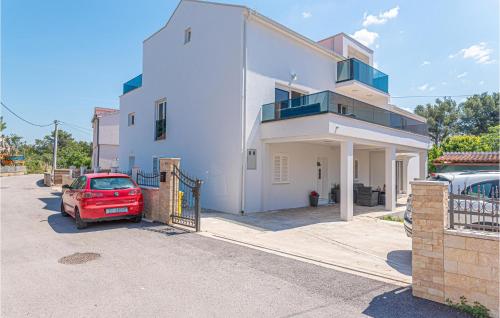 Nice Apartment In Brodarica With Kitchen