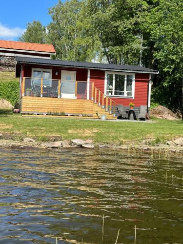 Sommarstuga med sjötomt och brygga - Hedemora