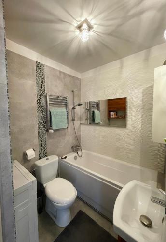 Cozy Independent guest apartment, free parking