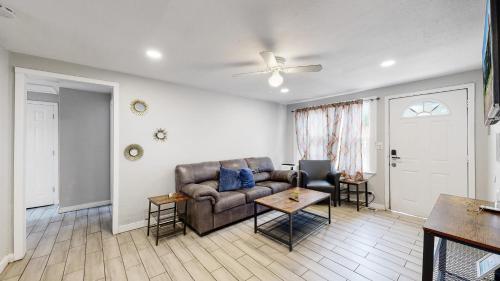 Denver 1 Bedroom w King Bed Dog Friendly Unit