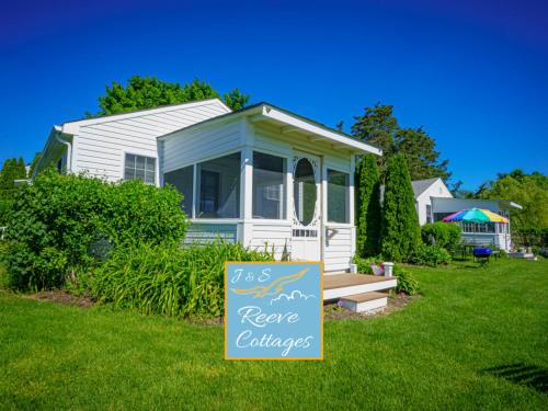 Premier Waterfront Cottage 2 in 羅克科爾 (CT)