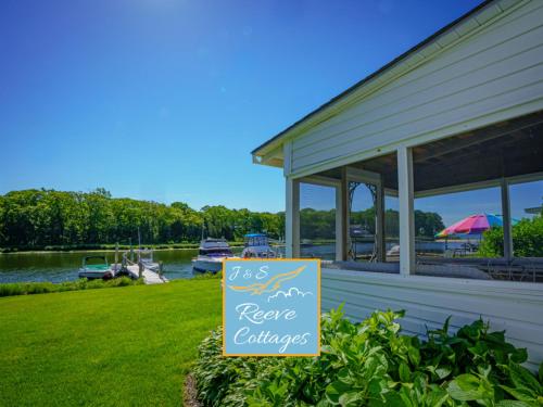 Premier Waterfront Cottage 2 in 羅克科爾 (CT)