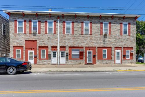 Cozy Sandusky Apartment about 4 Mi to Cedar Point!