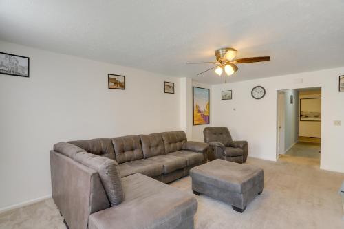 Cozy Sandusky Apartment about 4 Mi to Cedar Point!