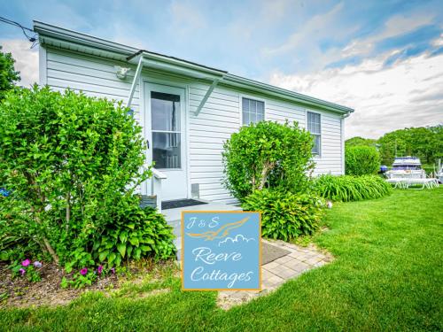 Premier Waterfront Cottage 3 in 羅克科爾 (CT)