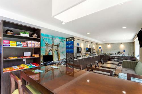 Best Western Brooklyn-Coney Island Inn - image 13