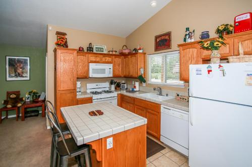 Bens Cool Cabin - Phenomenal views and an ideal location close to all the local attractions! in Big Bear Lake, USA