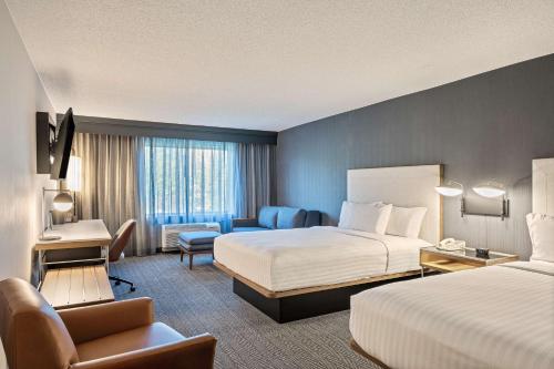 2 queen beds