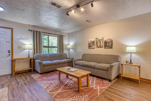 Pinecrest Townhomes-Full Building-14bed17bath in Pigeon Forge, USA