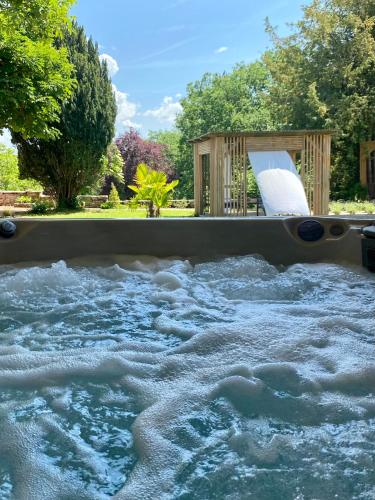 Pezsgőfürdő, Maison Balmelle - Maison d'hôtes de Caractère (Maison Balmelle - Maison d'hotes de Caractere) in Gramat