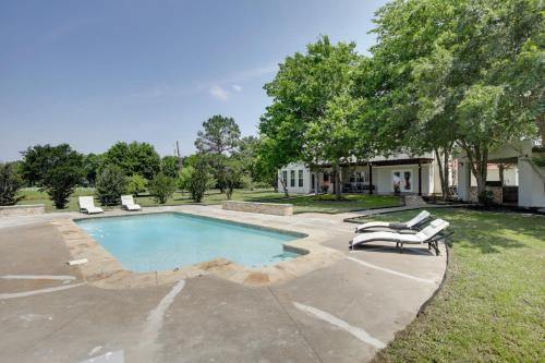 Spacious Kemp Home with Private Pool and Guest House!