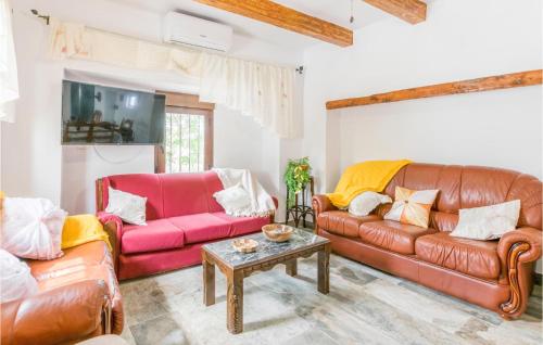 4 Bedroom Stunning Home In Villanueva De Algaidas