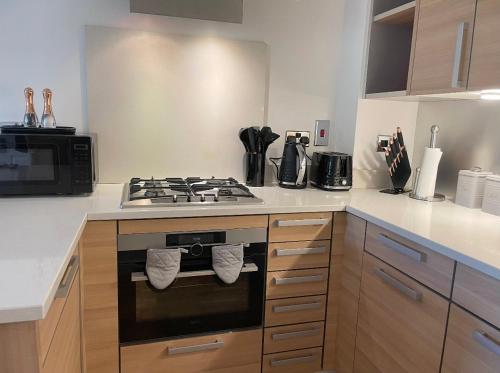 WATCH CHANGING OF THE GUARD AND WALK TO THE CASTLE! 2 Bedroom Apartment, Windsor (foto 11)